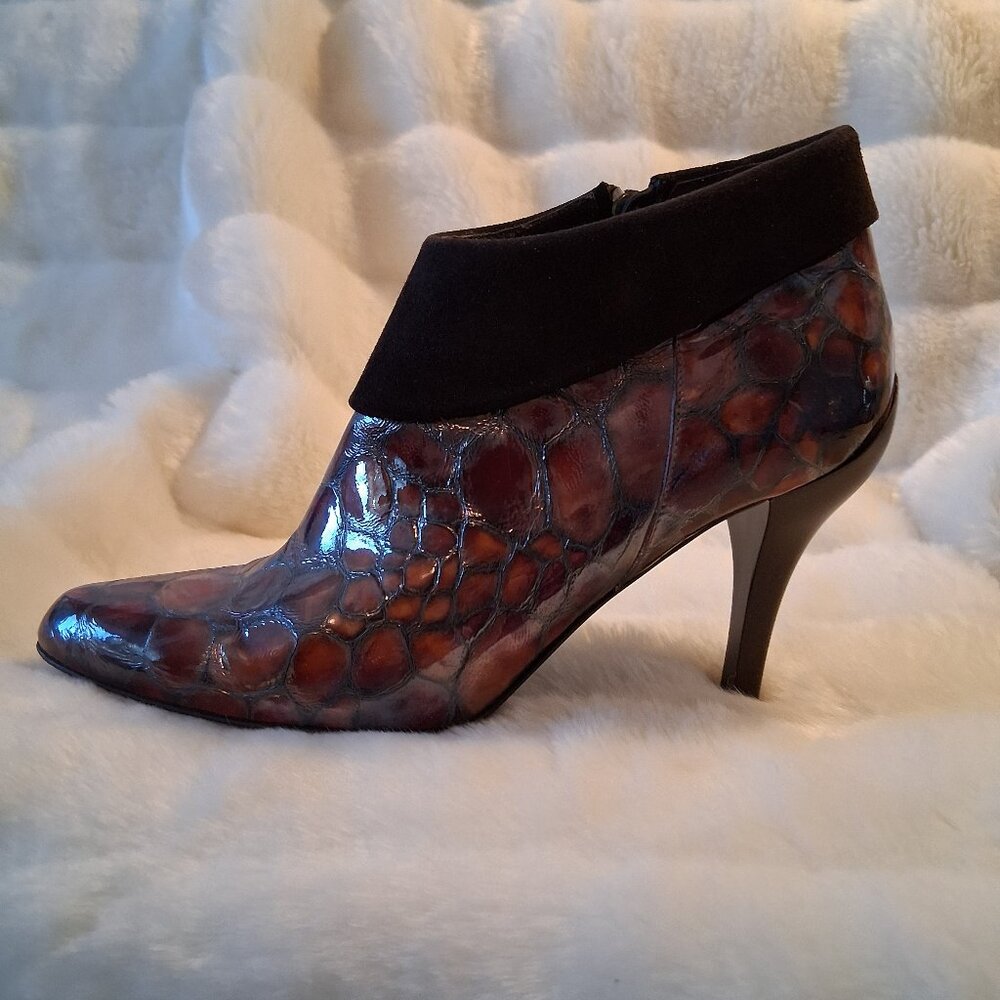 Donald J Pliner Rula Bootie size 8